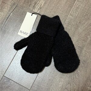 NWT Bare Knitwear Alpaca Boucle Mittens in Classic - Black